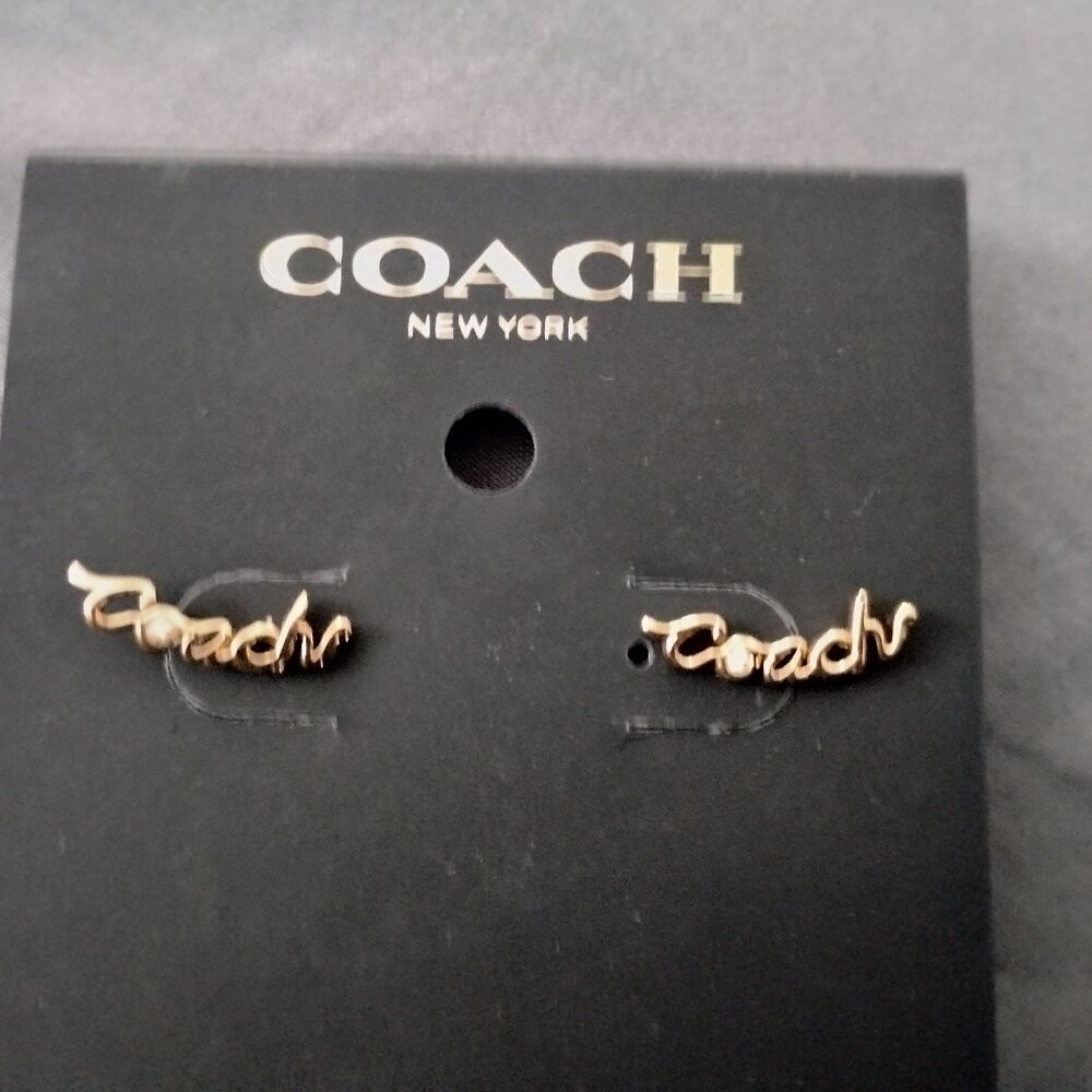 ❤️NWT COACH Gold Tone Logo Pierced Earrings - Picture 4 of 6